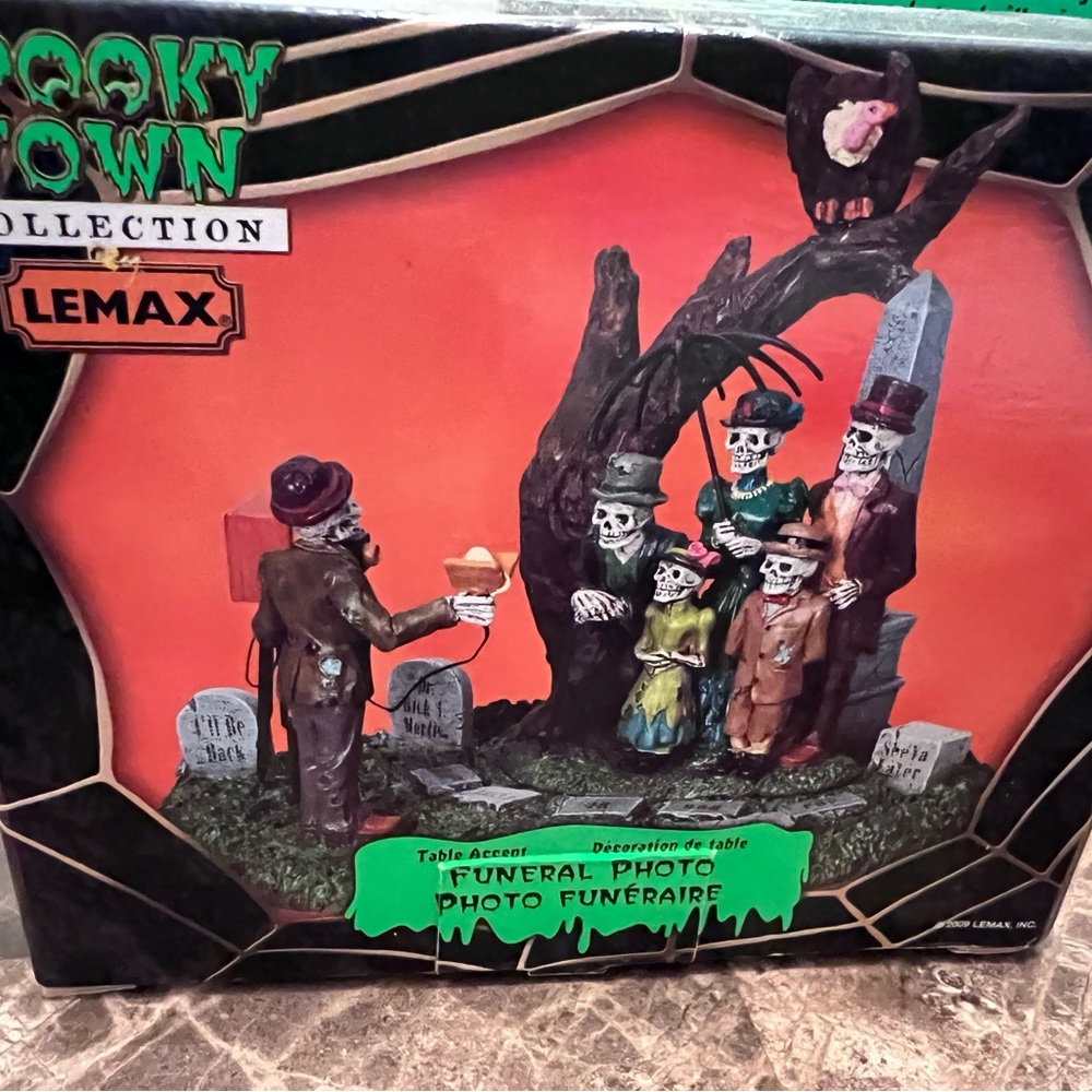 Lemax Spooky Town Skeleton Gathering Table Accent